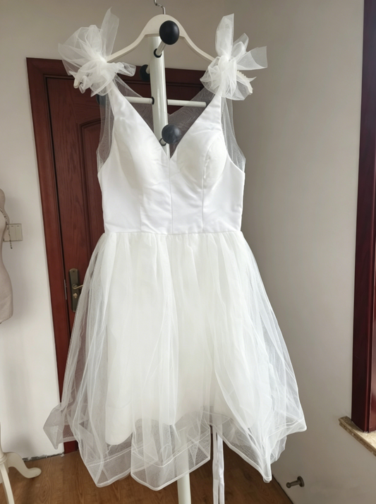 Classical V Neck White Homecoming Dress Satin A-Line Tulle Birthday Dress C8390