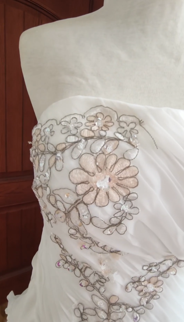 Graceful Strapless Wedding Dresses Beaded Tulle Bridal Dress C8405