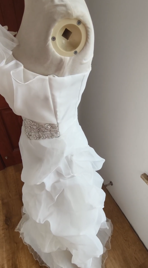 Sleek Strapless White Wedding Dresses Appliques Ruffles A-Line Bridal Dress C8406
