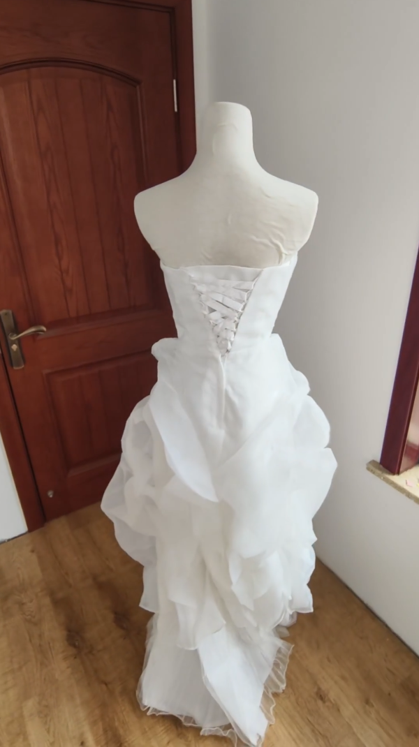 Sleek Strapless White Wedding Dresses Appliques Ruffles A-Line Bridal Dress C8406