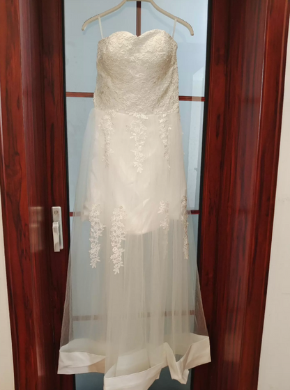 Chic Strapless White Wedding Dresses Appliques Tulle A-Line Bridal Dress C8407