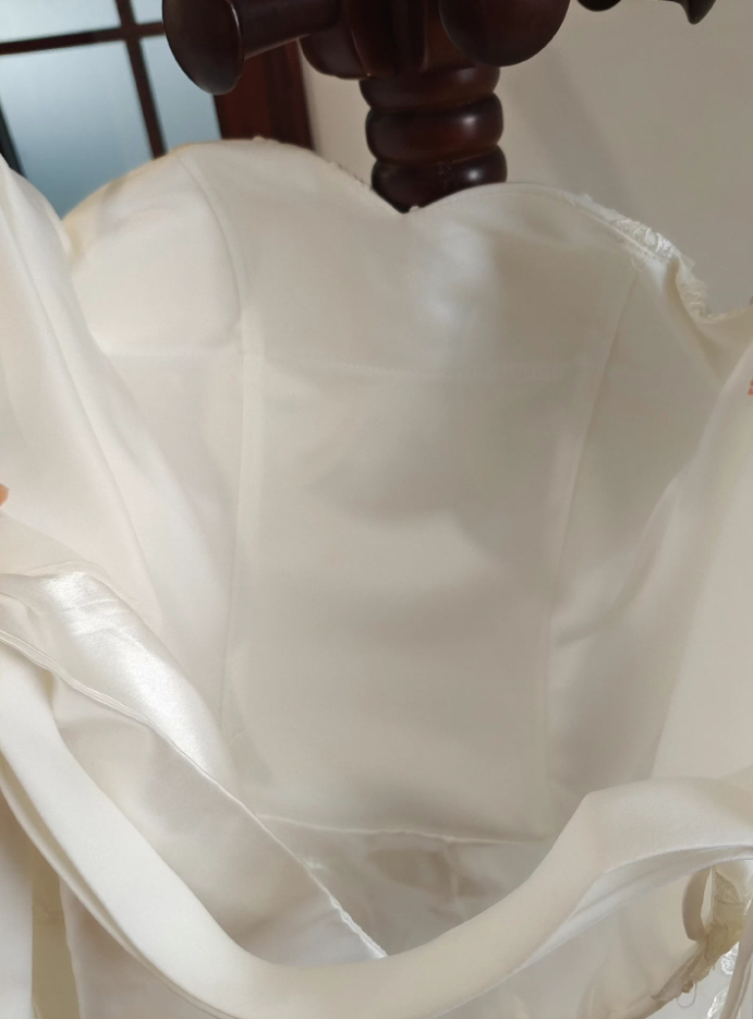 Chic Strapless White Wedding Dresses Appliques Tulle A-Line Bridal Dress C8407