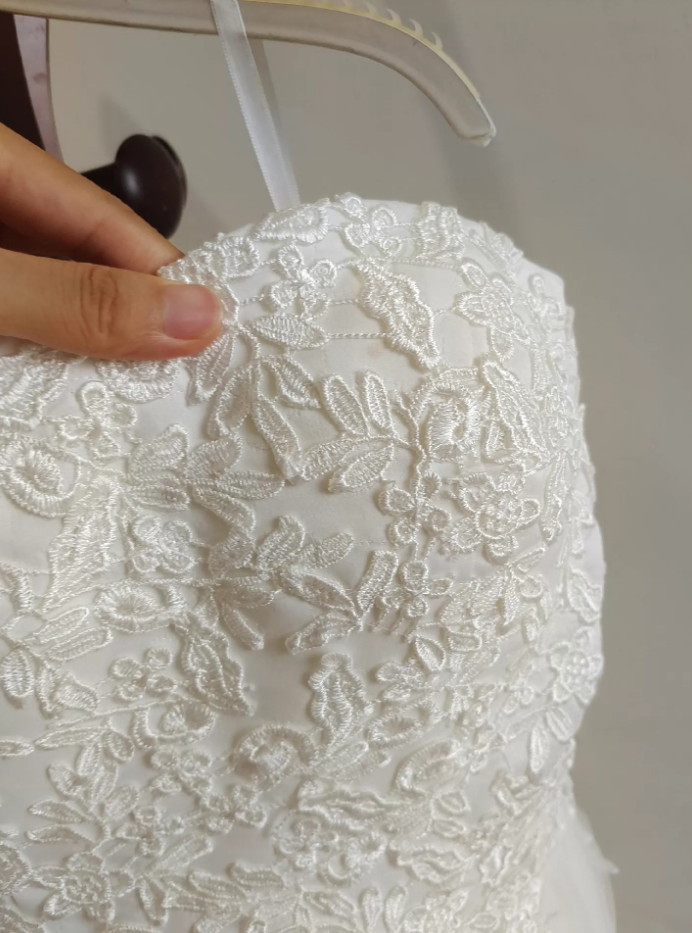 Chic Strapless White Wedding Dresses Appliques Tulle A-Line Bridal Dress C8407