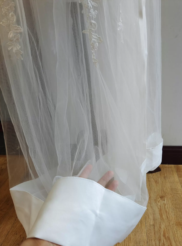 Chic Strapless White Wedding Dresses Appliques Tulle A-Line Bridal Dress C8407