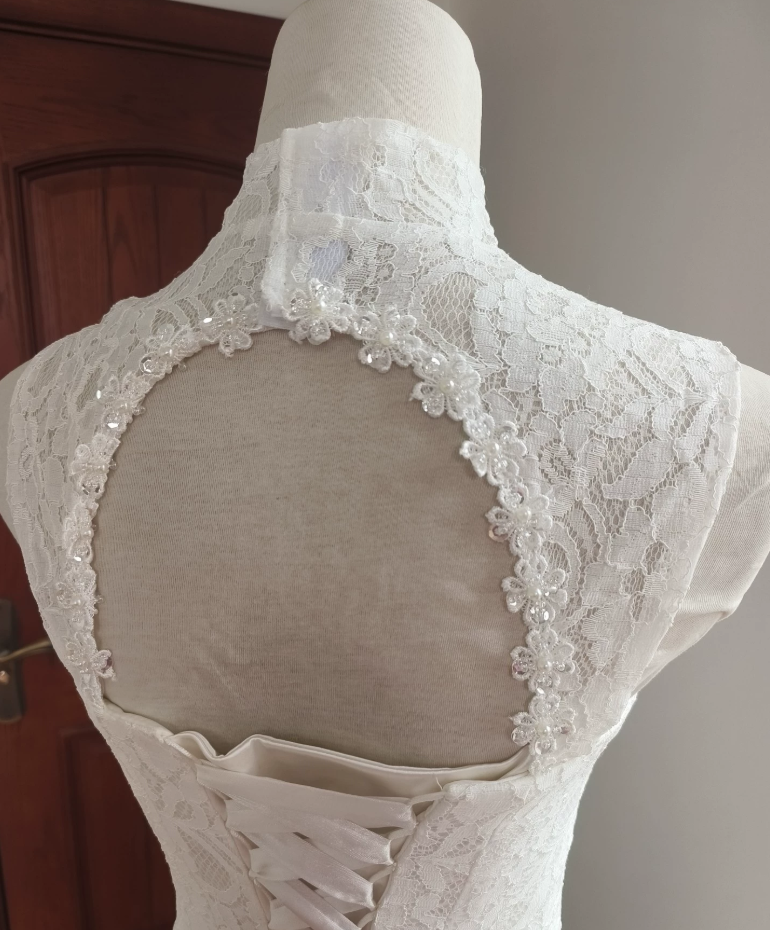 Graceful Cutout Lace White Wedding Dresses Appliques Sequins Mermaid Bridal Dress C8416