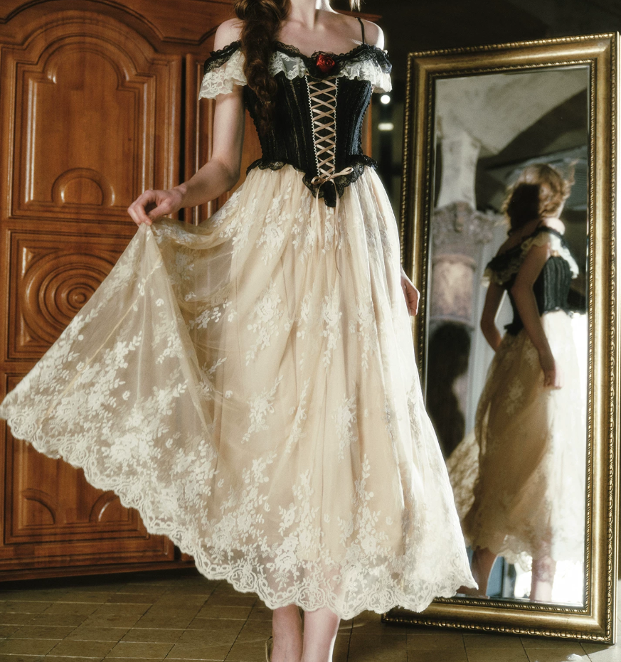 Attractive Spaghetti Straps Black Bodice Prom Dress Ivory Lace Tulle A-Line Evening Dress C8442
