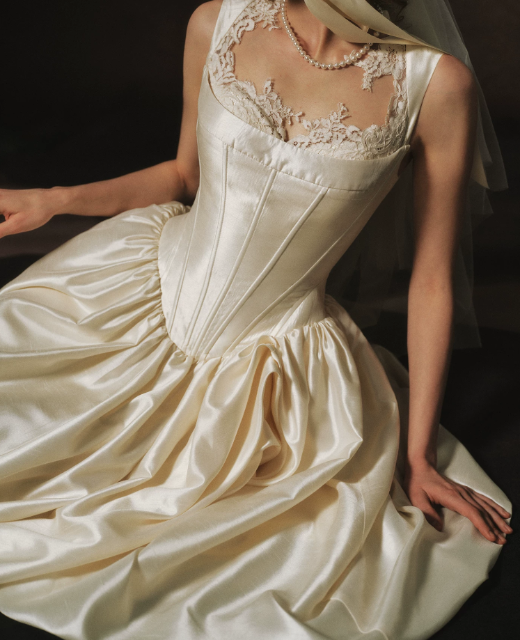 Superbe robe de mariée sirène bustier en satin et tulle, longue et en dentelle, C4563