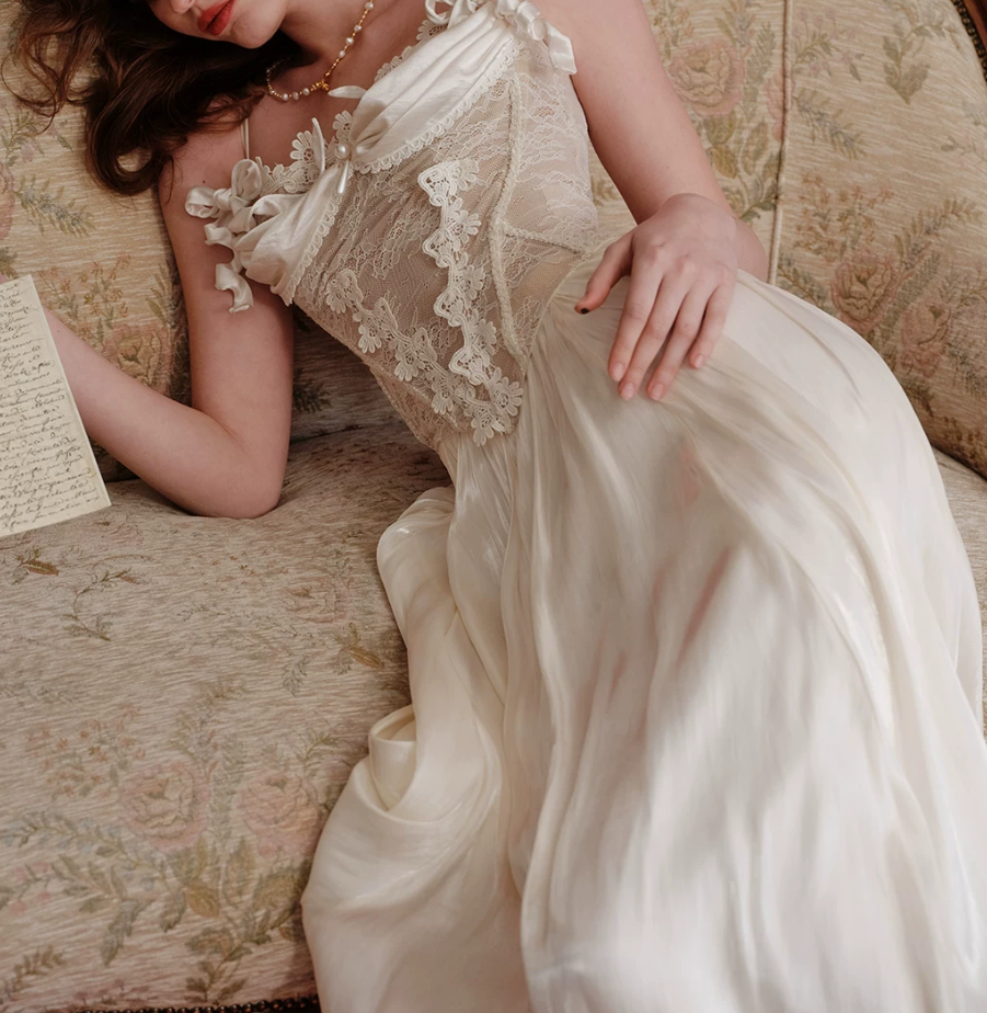 Glam Spaghetti Straps Ivory Prom Dress Appliques Lace A-Line Evening Dress C8641