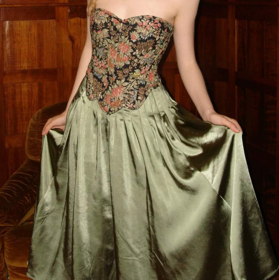 Robe de bal de princesse bustier à volants en satin long, robe de soirée C8117