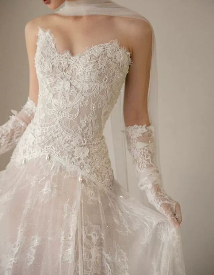Ornate Strapless White Wedding Dresses With Scarf Lace A-Line Bridal Dress C8830