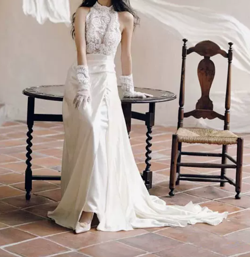Graceful Halter Neck Lace Wedding Dresses Satin A-Line Bridal Dress C8893