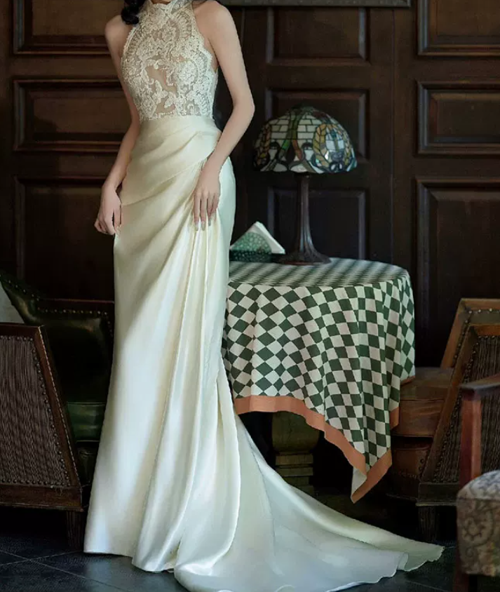 Graceful Halter Neck Lace Wedding Dresses Satin A-Line Bridal Dress C8893