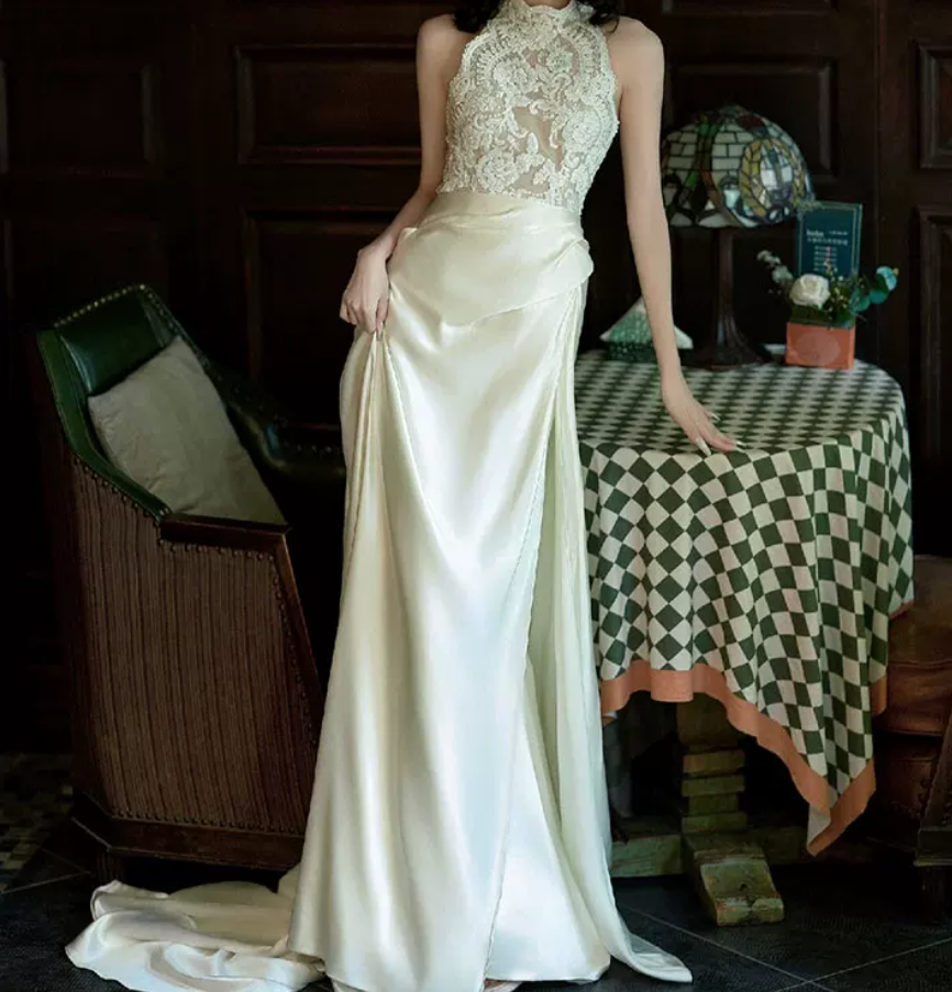 Graceful Halter Neck Lace Wedding Dresses Satin A-Line Bridal Dress C8893