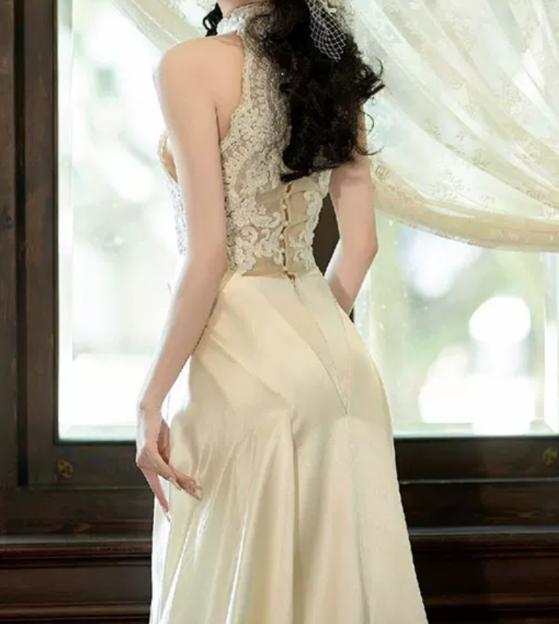 Graceful Halter Neck Lace Wedding Dresses Satin A-Line Bridal Dress C8893