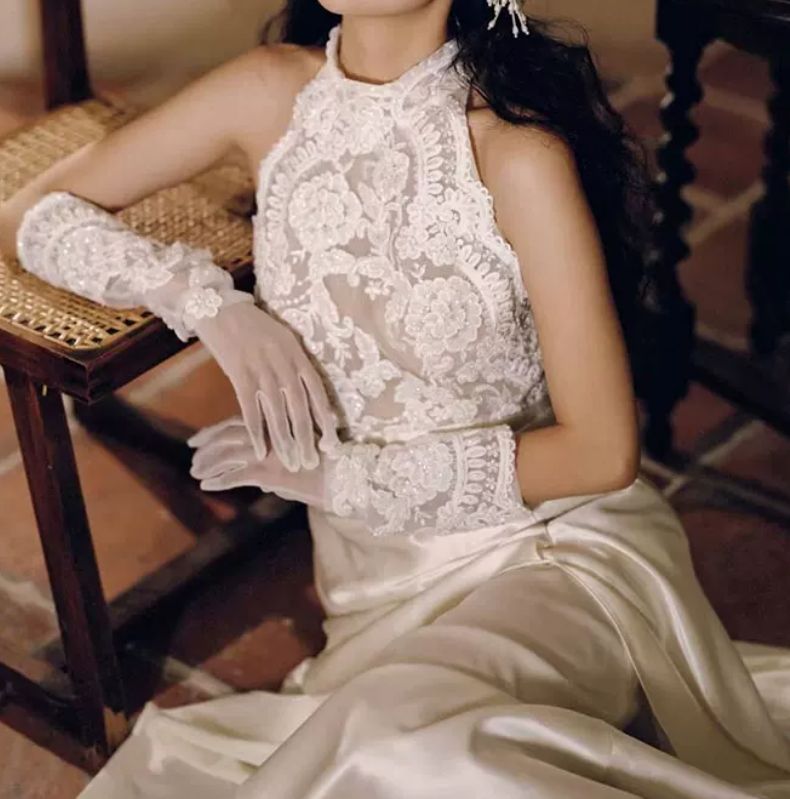 Graceful Halter Neck Lace Wedding Dresses Satin A-Line Bridal Dress C8893