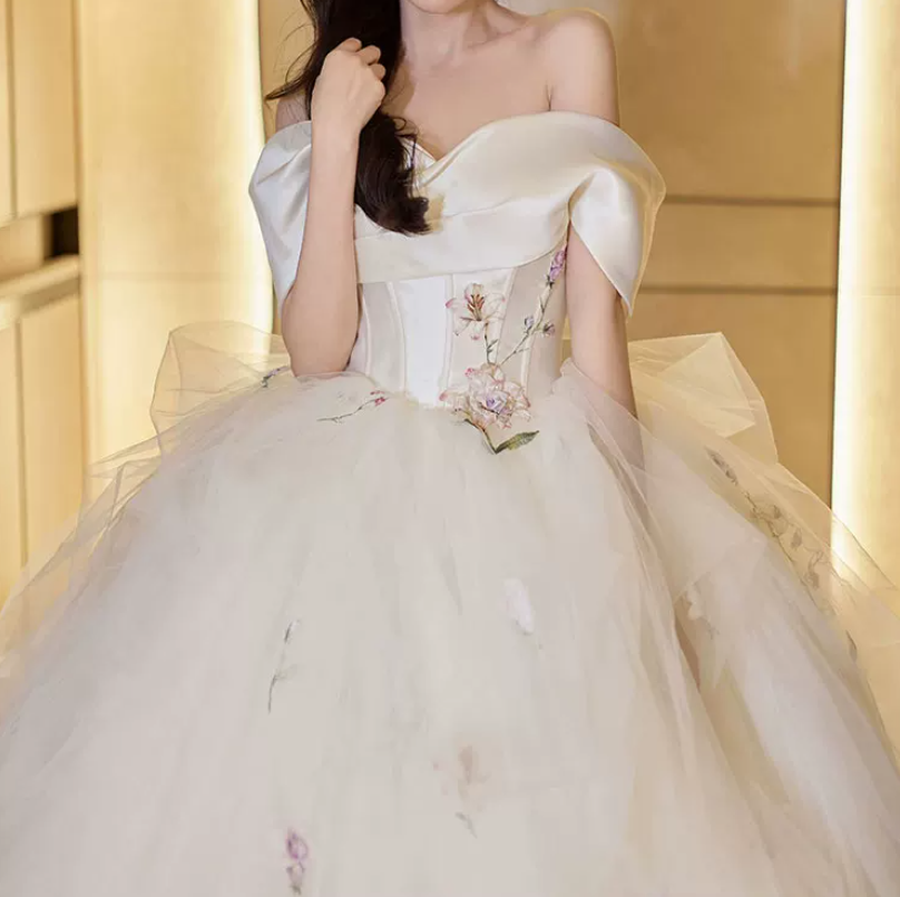 Graceful Off-Shoulder Floral Embroidered Wedding Dresses Tulle A-Line Bridal Dress C8916