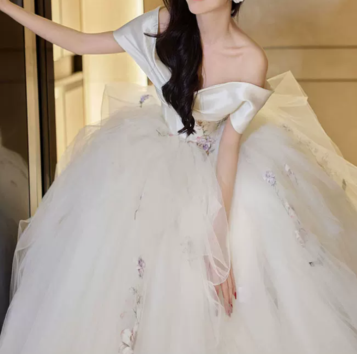 Graceful Off-Shoulder Floral Embroidered Wedding Dresses Tulle A-Line Bridal Dress C8916