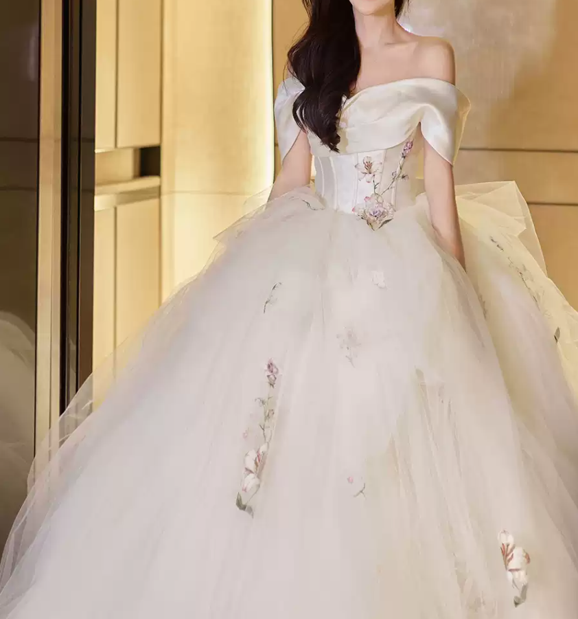 Graceful Off-Shoulder Floral Embroidered Wedding Dresses Tulle A-Line Bridal Dress C8916