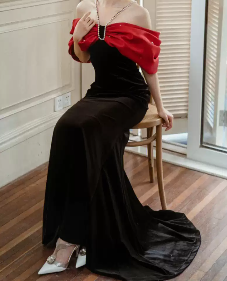 Vintage Halter Neck Black Prom Dress Pearls Evening Dress C8959