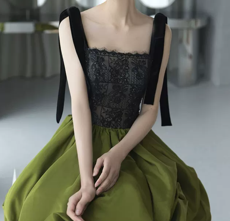 Vintage Spaghetti Straps Black & Green Prom Dress Sequins Lace Tiered A-Line Evening Dress C8968