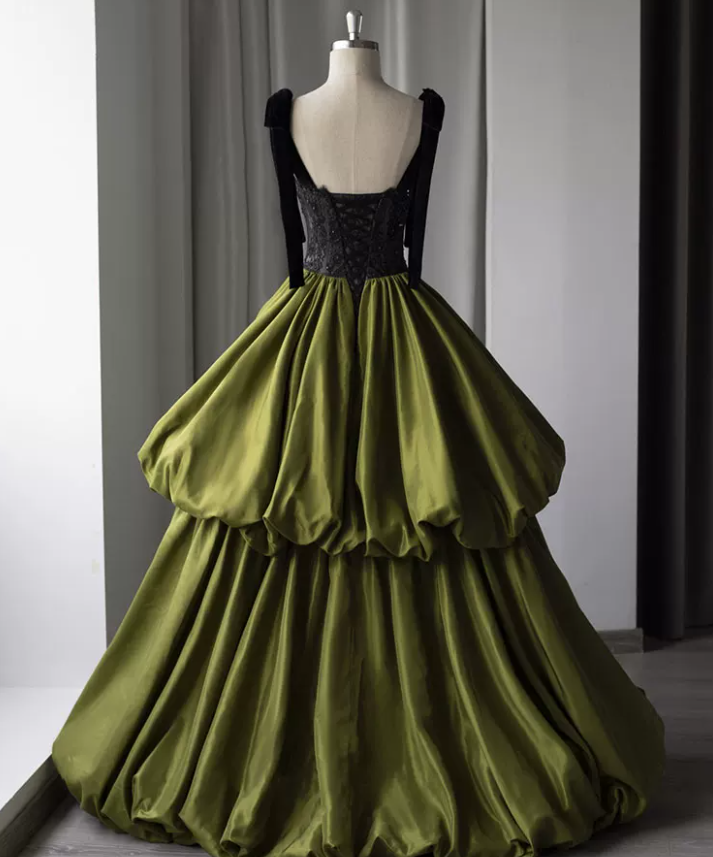 Vintage Spaghetti Straps Black & Green Prom Dress Sequins Lace Tiered A-Line Evening Dress C8968