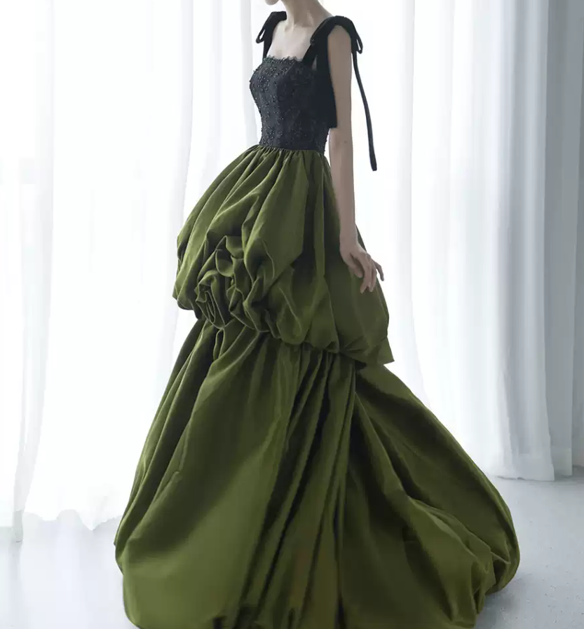 Vintage Spaghetti Straps Black & Green Prom Dress Sequins Lace Tiered A-Line Evening Dress C8968