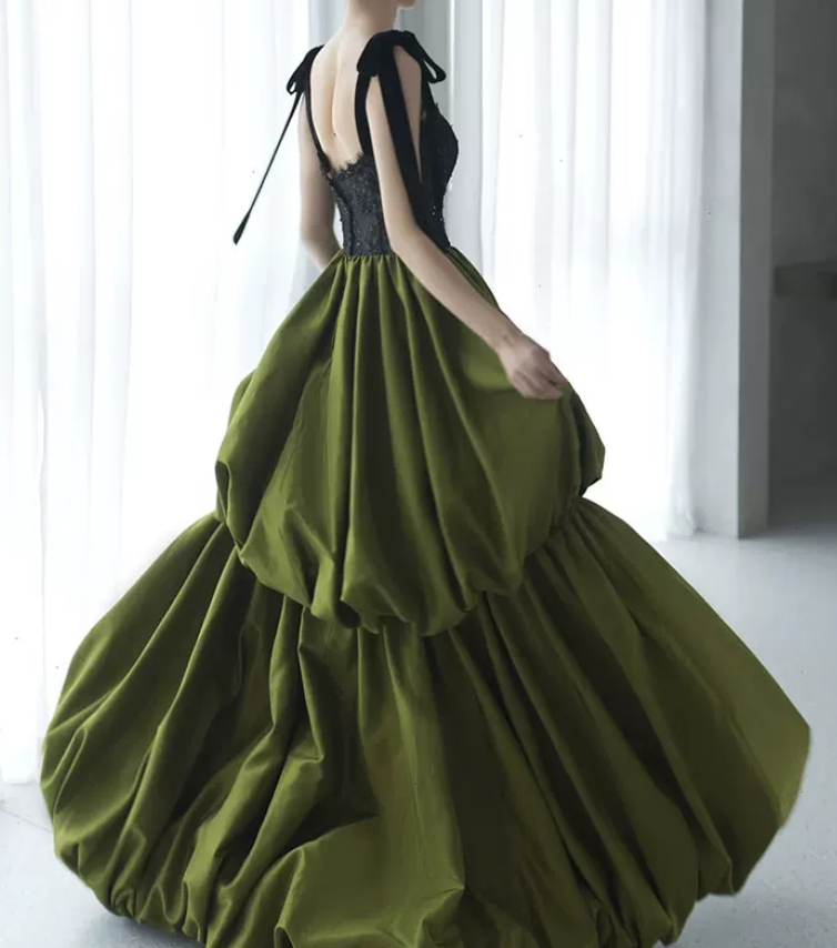Vintage Spaghetti Straps Black & Green Prom Dress Sequins Lace Tiered A-Line Evening Dress C8968