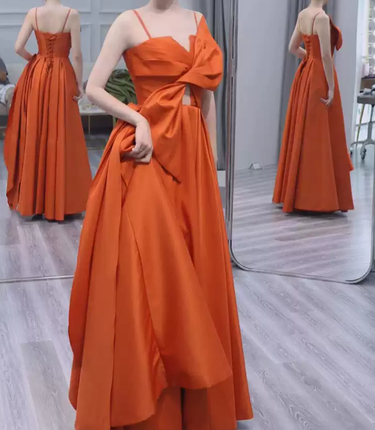 Robe de bal de princesse bustier à volants en satin long, robe de soirée C8117