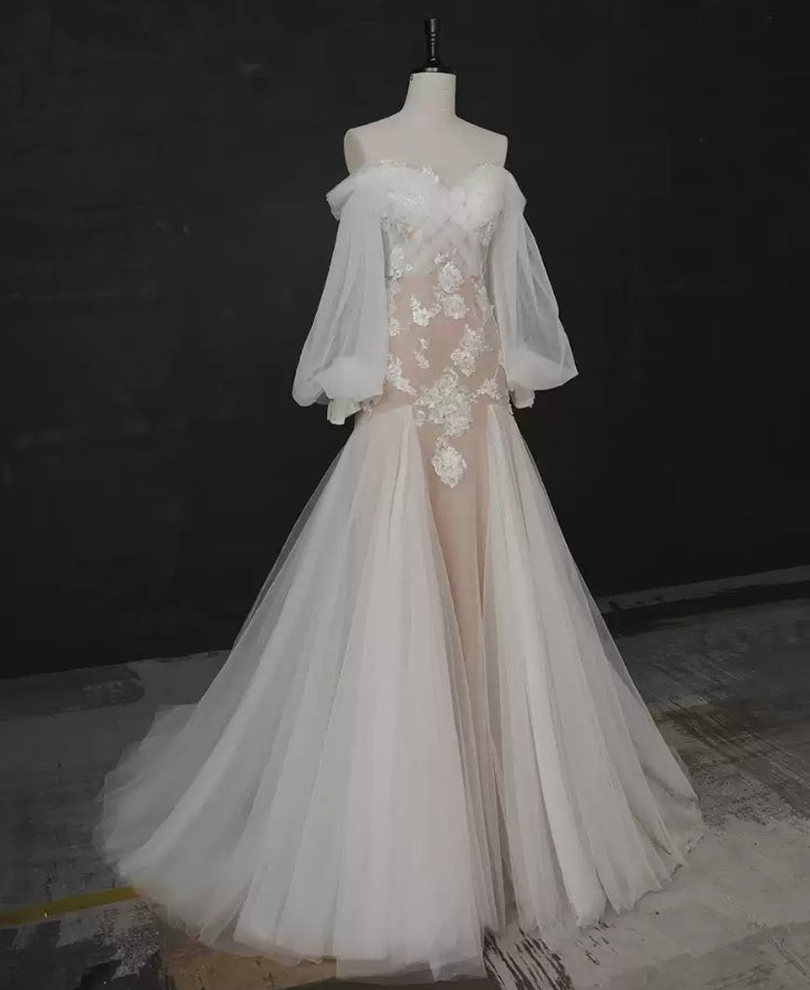 Chic Off-Shoulder Appliques Wedding Dresses Long Sleeve Tulle A-Line Bridal Dress C8999