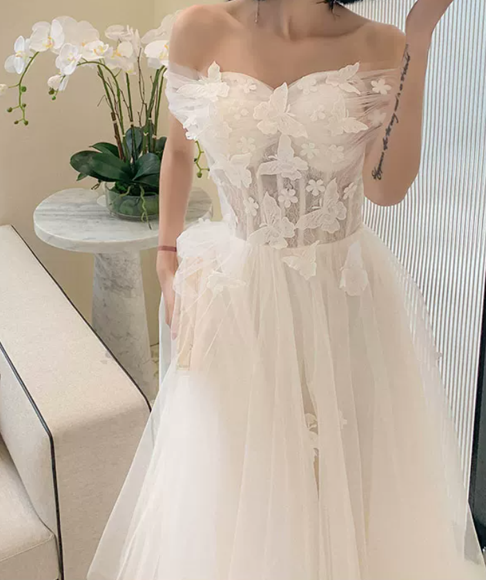 Unique Short Sleeve Off-Shoulder Wedding Dresses Appliques Tulle A-Line Bridal Dress C9011