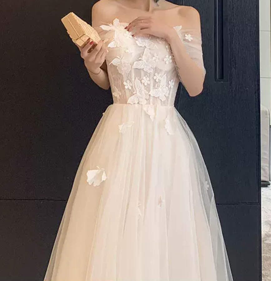 Unique Short Sleeve Off-Shoulder Wedding Dresses Appliques Tulle A-Line Bridal Dress C9011