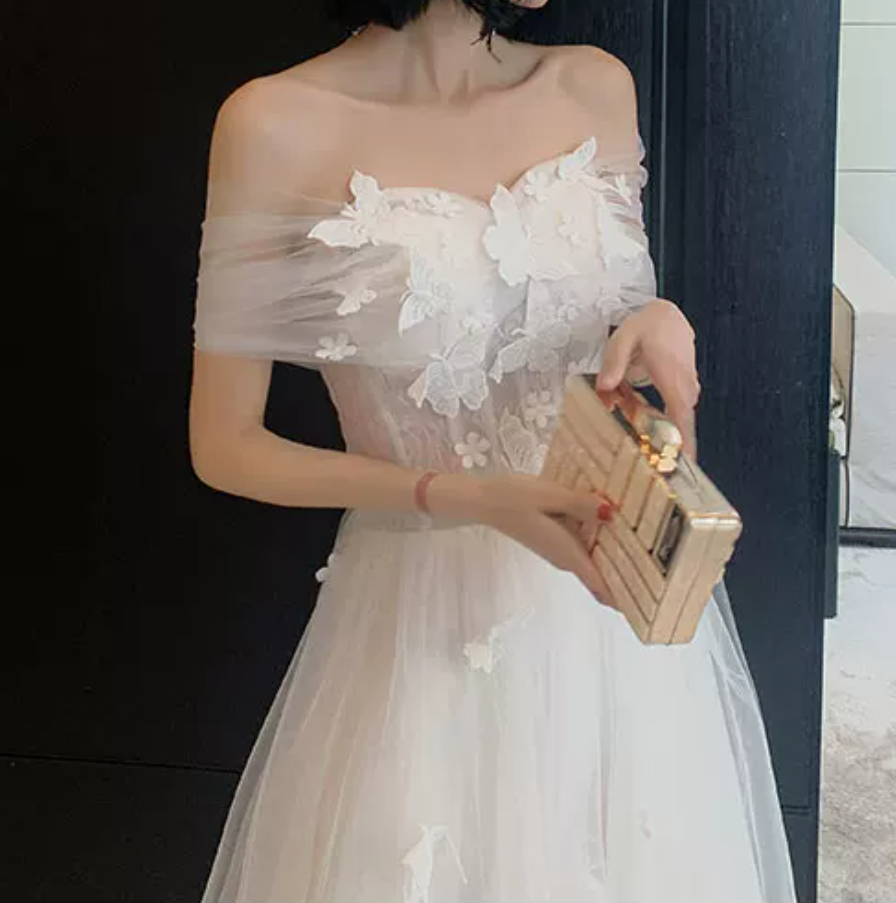Unique Short Sleeve Off-Shoulder Wedding Dresses Appliques Tulle A-Line Bridal Dress C9011