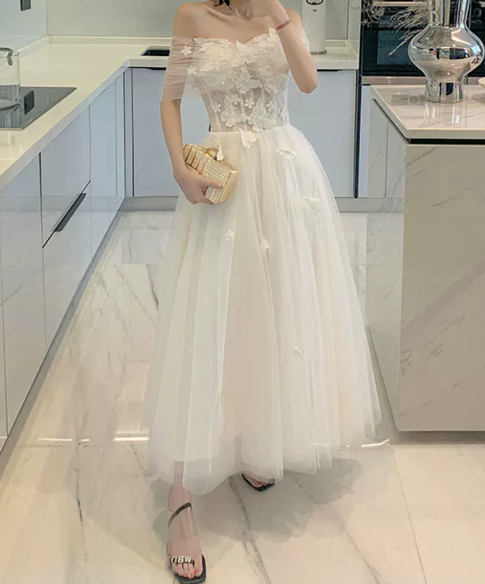 Unique Short Sleeve Off-Shoulder Wedding Dresses Appliques Tulle A-Line Bridal Dress C9011