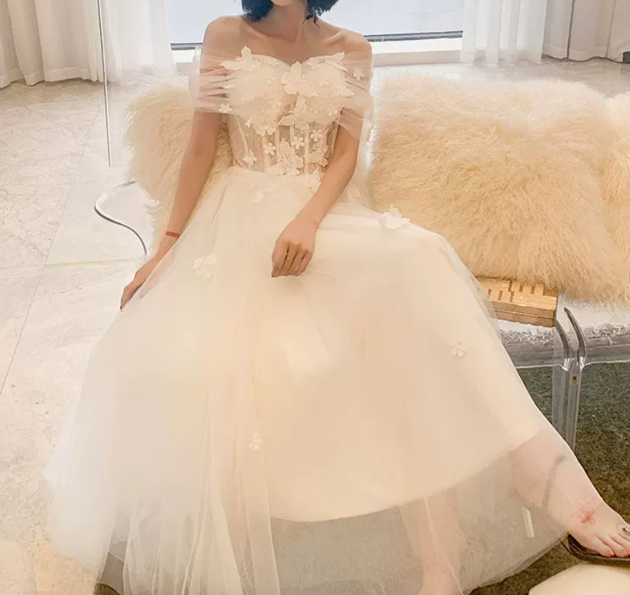 Unique Short Sleeve Off-Shoulder Wedding Dresses Appliques Tulle A-Line Bridal Dress C9011