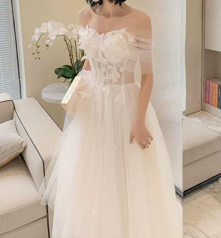 Unique Short Sleeve Off-Shoulder Wedding Dresses Appliques Tulle A-Line Bridal Dress C9011