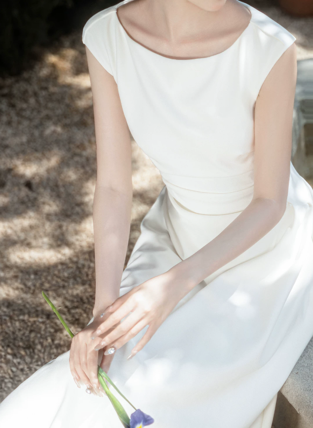 Superbe robe de mariée sirène bustier en satin et tulle, longue et en dentelle, C4563