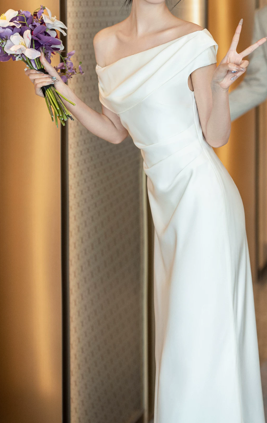 Superbe robe de mariée sirène bustier en satin et tulle, longue et en dentelle, C4563