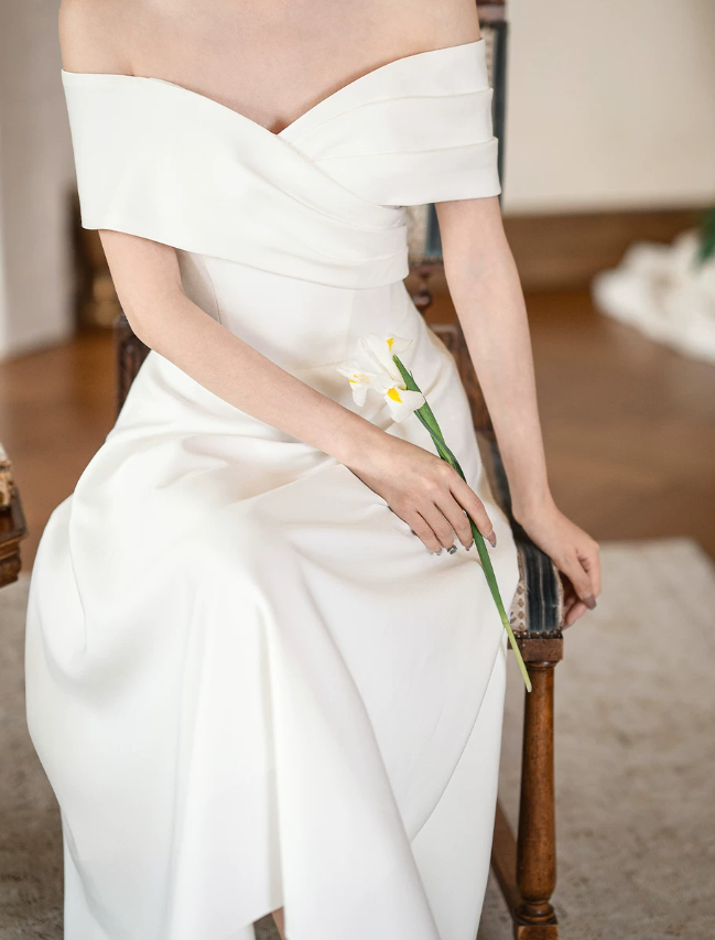 Superbe robe de mariée sirène bustier en satin et tulle, longue et en dentelle, C4563