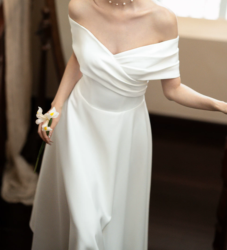 Superbe robe de mariée sirène bustier en satin et tulle, longue et en dentelle, C4563