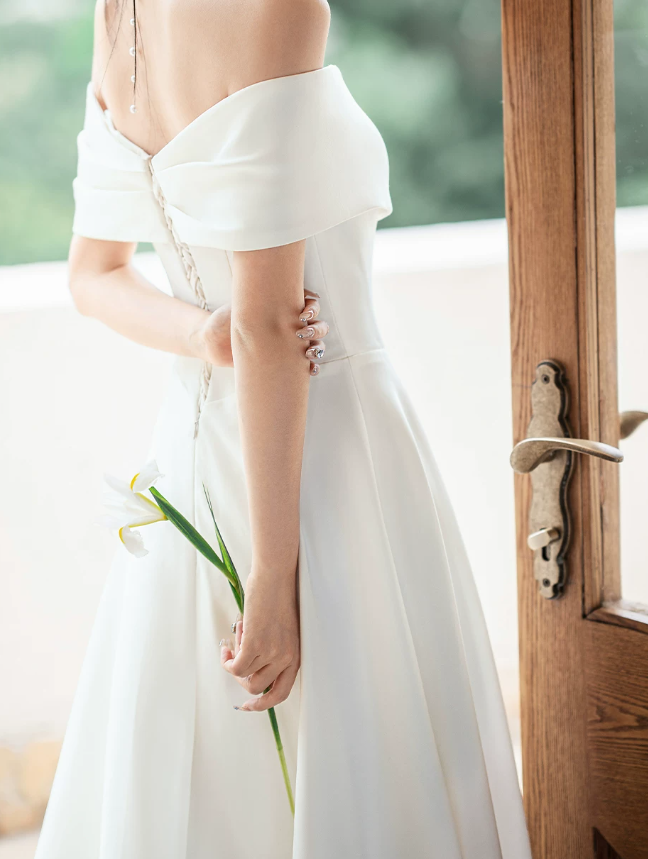 Superbe robe de mariée sirène bustier en satin et tulle, longue et en dentelle, C4563