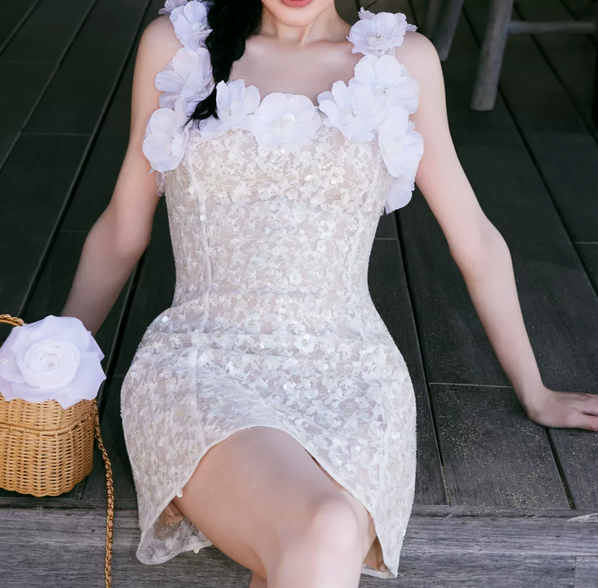 Glittering Spaghetti Straps Homecoming Dress Appliques Sequins Sheath Party Dress C9100