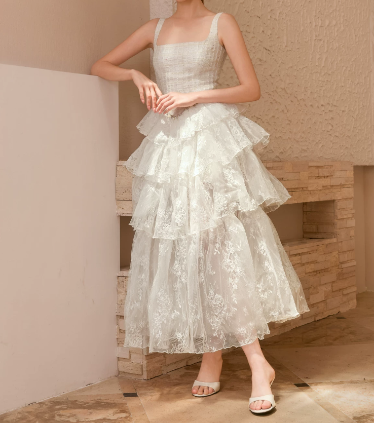 Attractive Spaghetti Straps Wedding Dresses Lace Beading Tiered A-Line Bridal Dress C9107