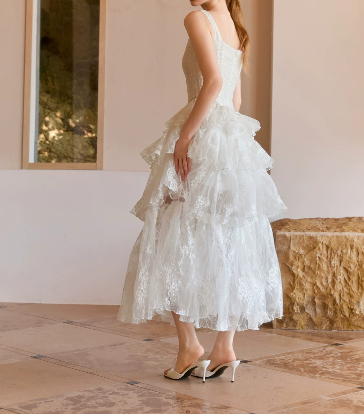 Attractive Spaghetti Straps Wedding Dresses Lace Beading Tiered A-Line Bridal Dress C9107