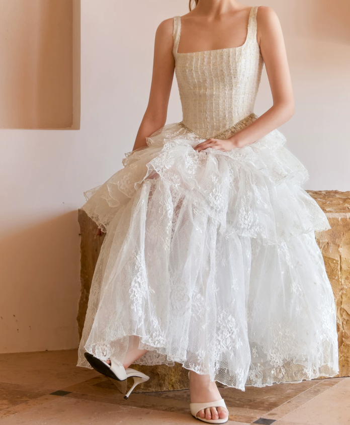 Attractive Spaghetti Straps Wedding Dresses Lace Beading Tiered A-Line Bridal Dress C9107