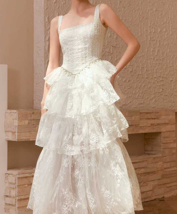 Attractive Spaghetti Straps Wedding Dresses Lace Beading Tiered A-Line Bridal Dress C9107