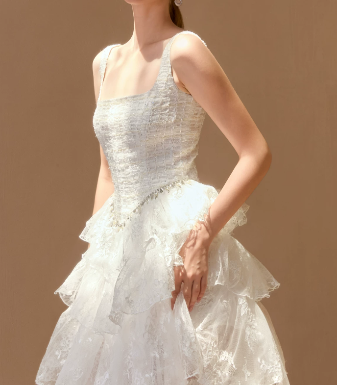 Attractive Spaghetti Straps Wedding Dresses Lace Beading Tiered A-Line Bridal Dress C9107