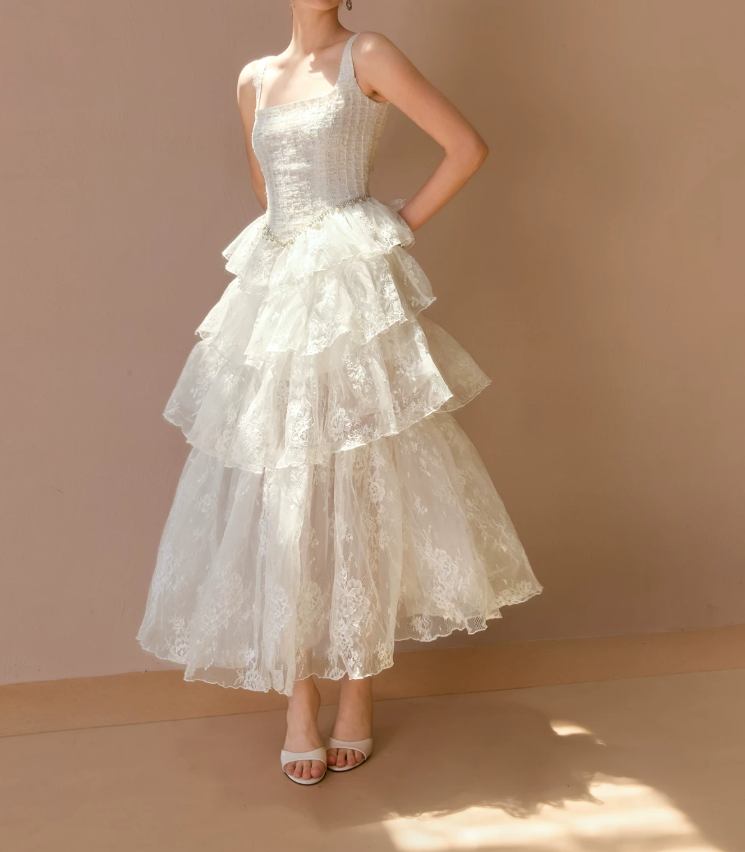 Attractive Spaghetti Straps Wedding Dresses Lace Beading Tiered A-Line Bridal Dress C9107