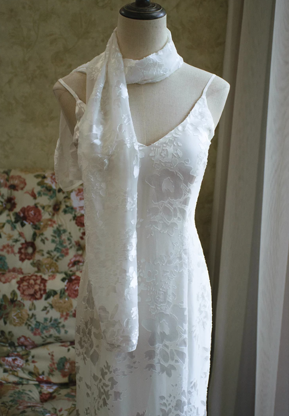 Romantic Spaghetti Straps Wedding Dresses Floral A-Line Bridal Dress C9208