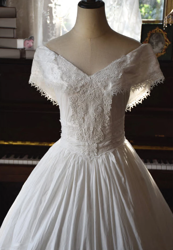 Ornate Off-Shoulder Wedding Dresses Lace A-Line Bridal Dress C9209