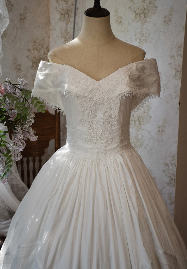 Ornate Off-Shoulder Wedding Dresses Lace A-Line Bridal Dress C9209